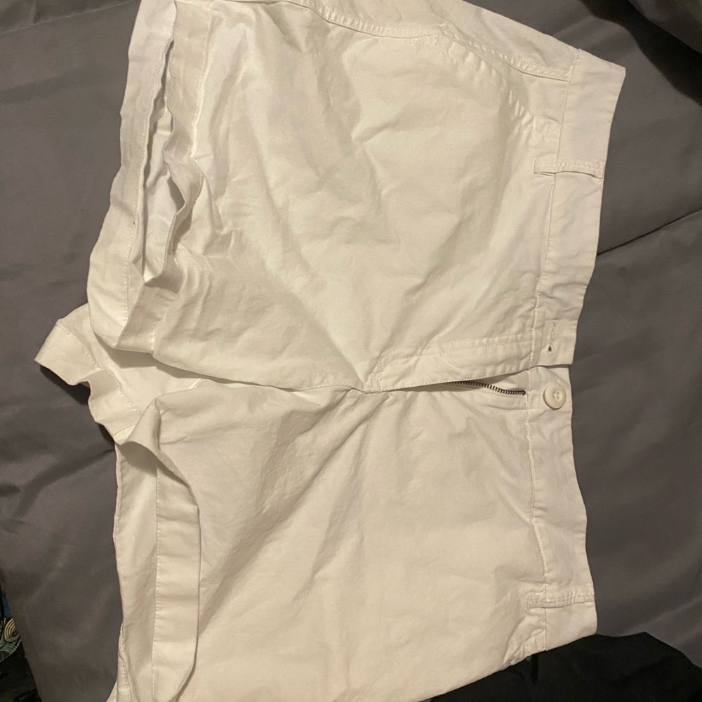 Crown & Ivy women’s Cream Flat Front Shorts